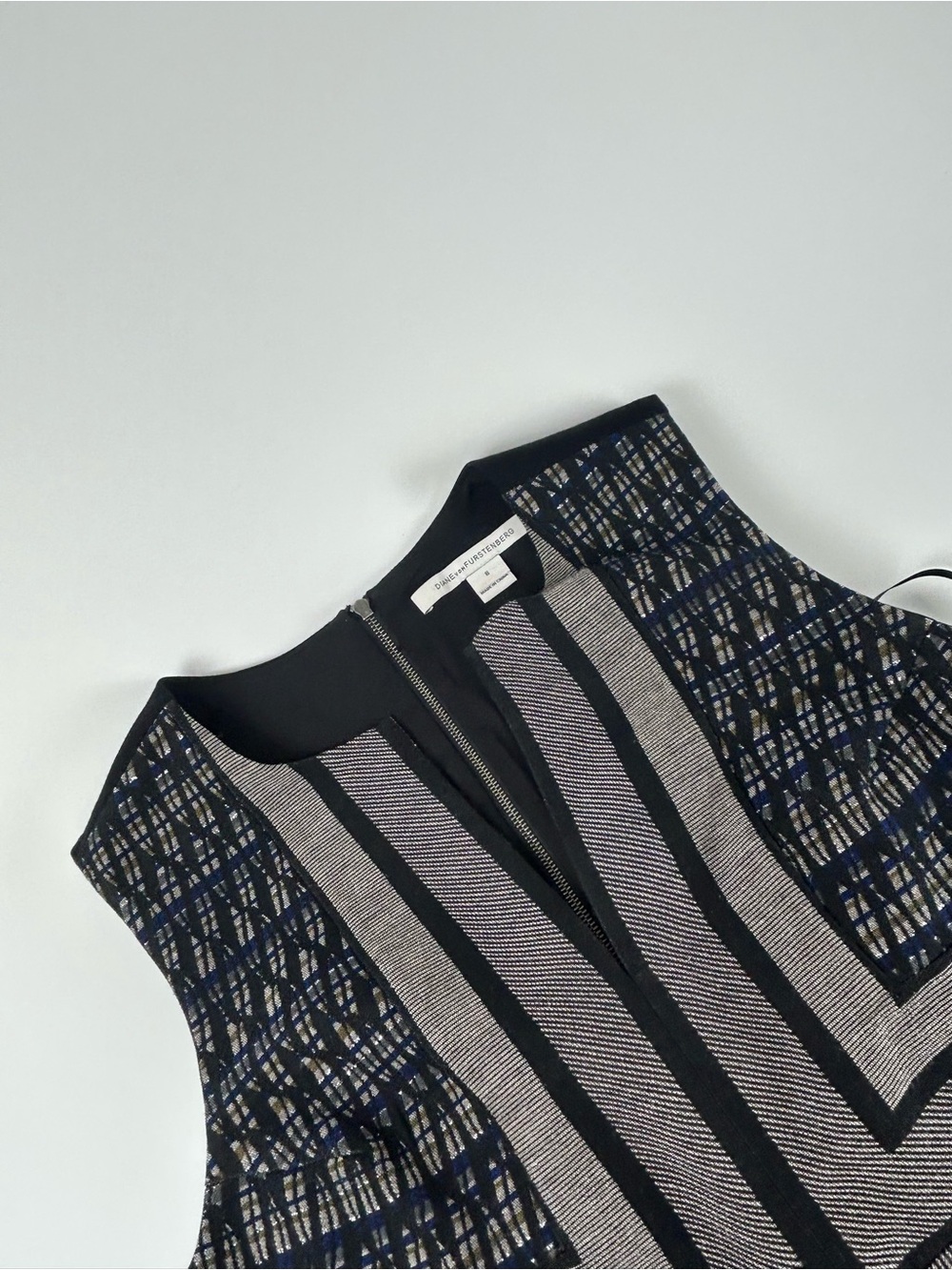 Diane Von Furstenberg WMNS SZ 8 Amanda Dress Jacquard Geometric Sheath Mini